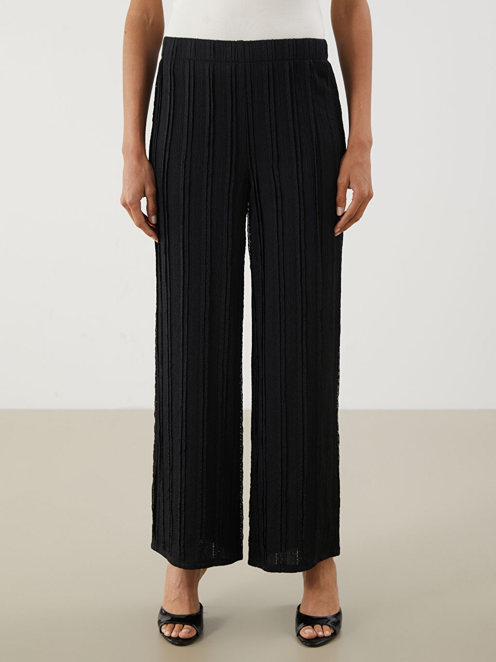 LCWAIKIKI Classic Elasticated Waist Textured Wide Leg Women's Trousers -S5RA15Z8-CVL