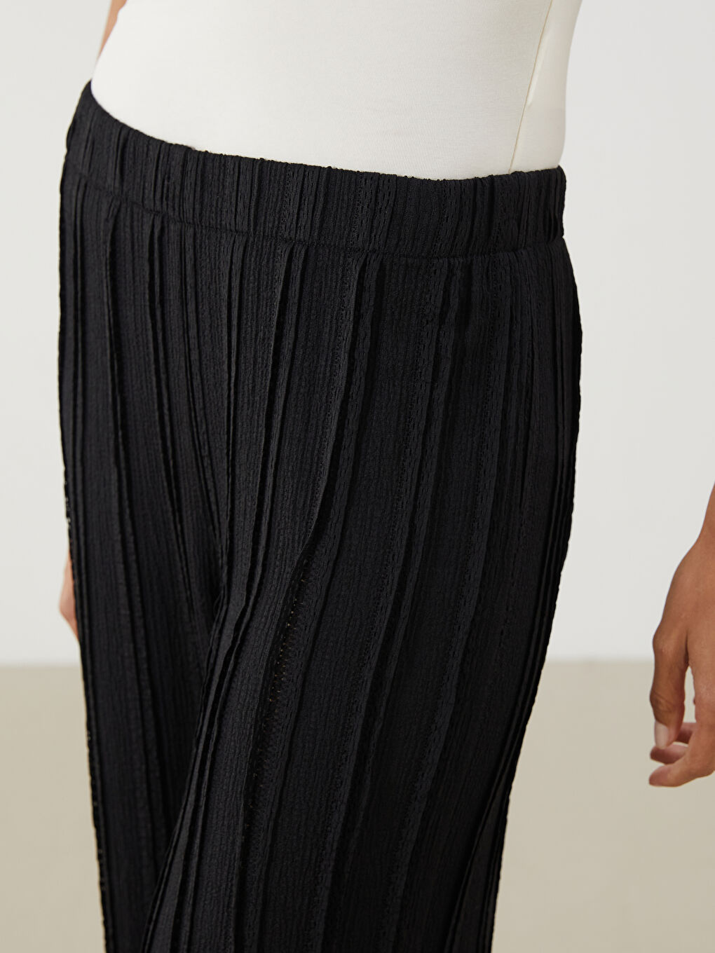 LCWAIKIKI Classic Elasticated Waist Textured Wide Leg Women's Trousers -S5RA15Z8-CVL