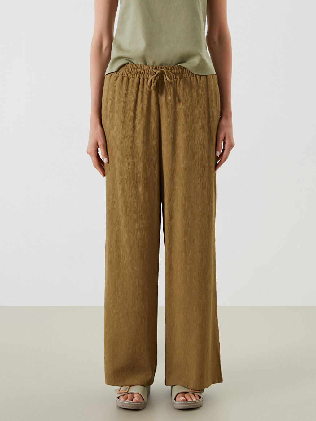 LCWAIKIKI Classic Elasticated Waist Textured Women's Trousers -S5RB05Z8-JRS