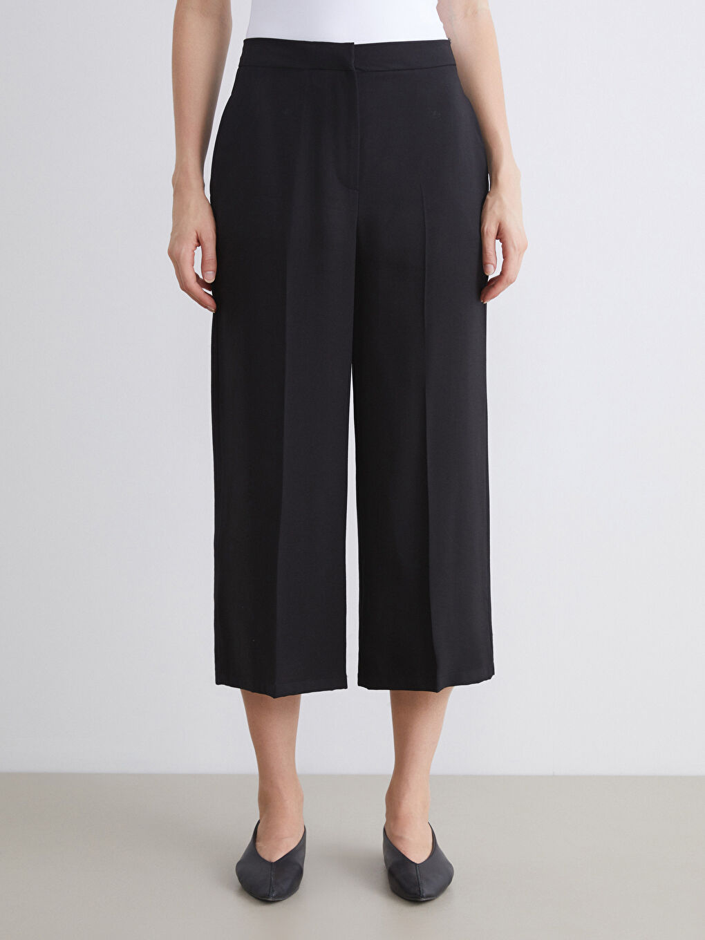 Siyah Standart Fit Kadın Kapri-1