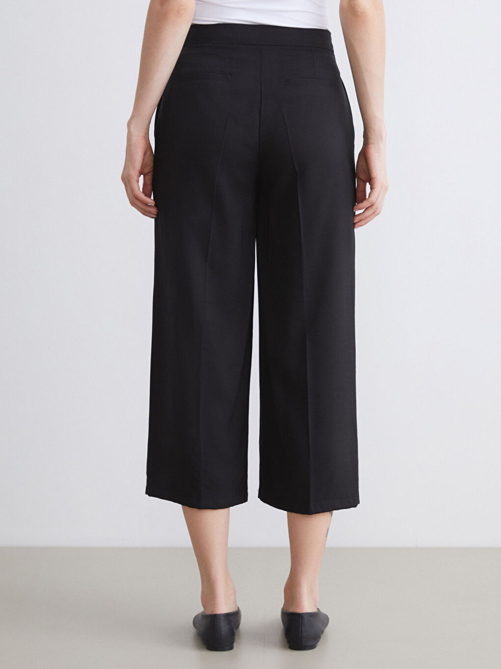 Siyah Standart Fit Kadın Kapri-3