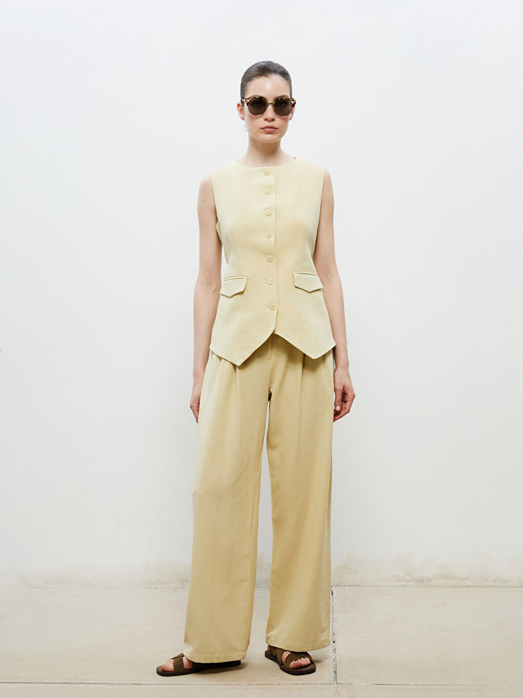 Yeşil Standart Fit Keten Görünümlü Kadın Pileli Pantolon