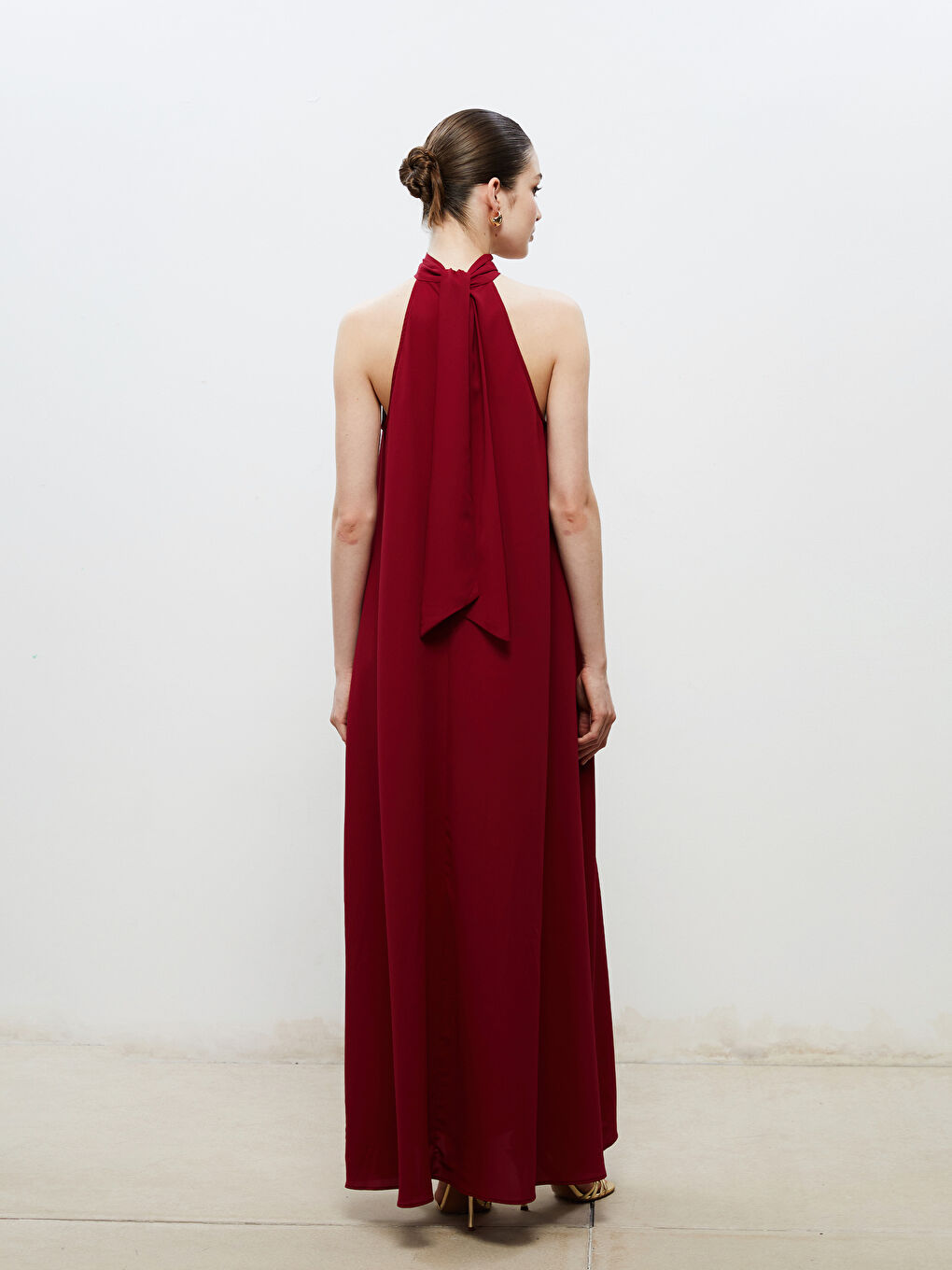 Bordo Halter Yaka Büzgülü Abiye Elbise-3