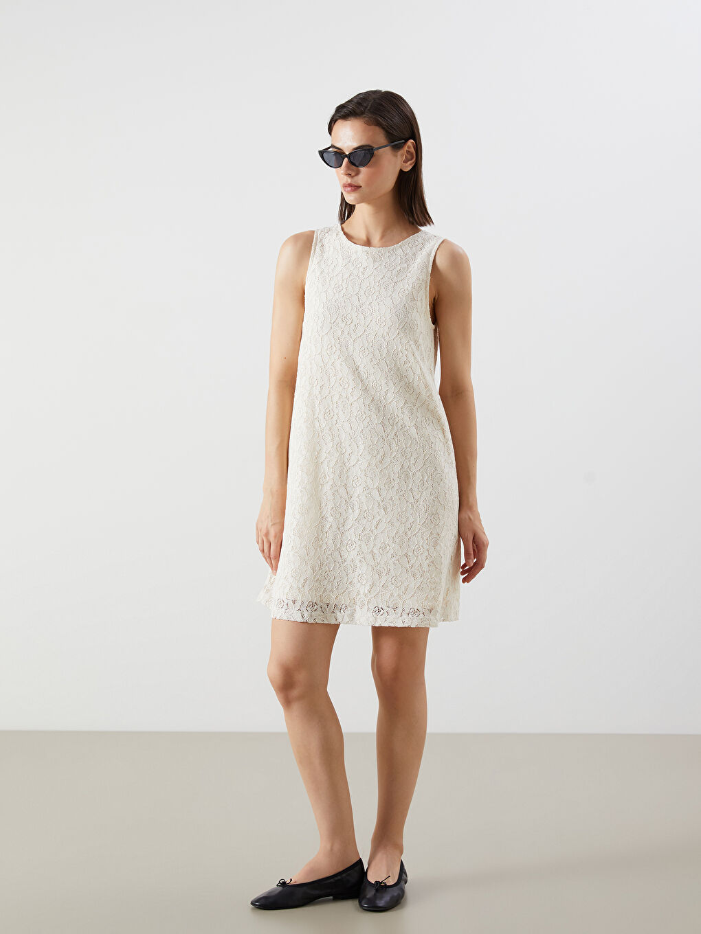 Дөңгелек жағалы шілтерлі мини көйлек-1