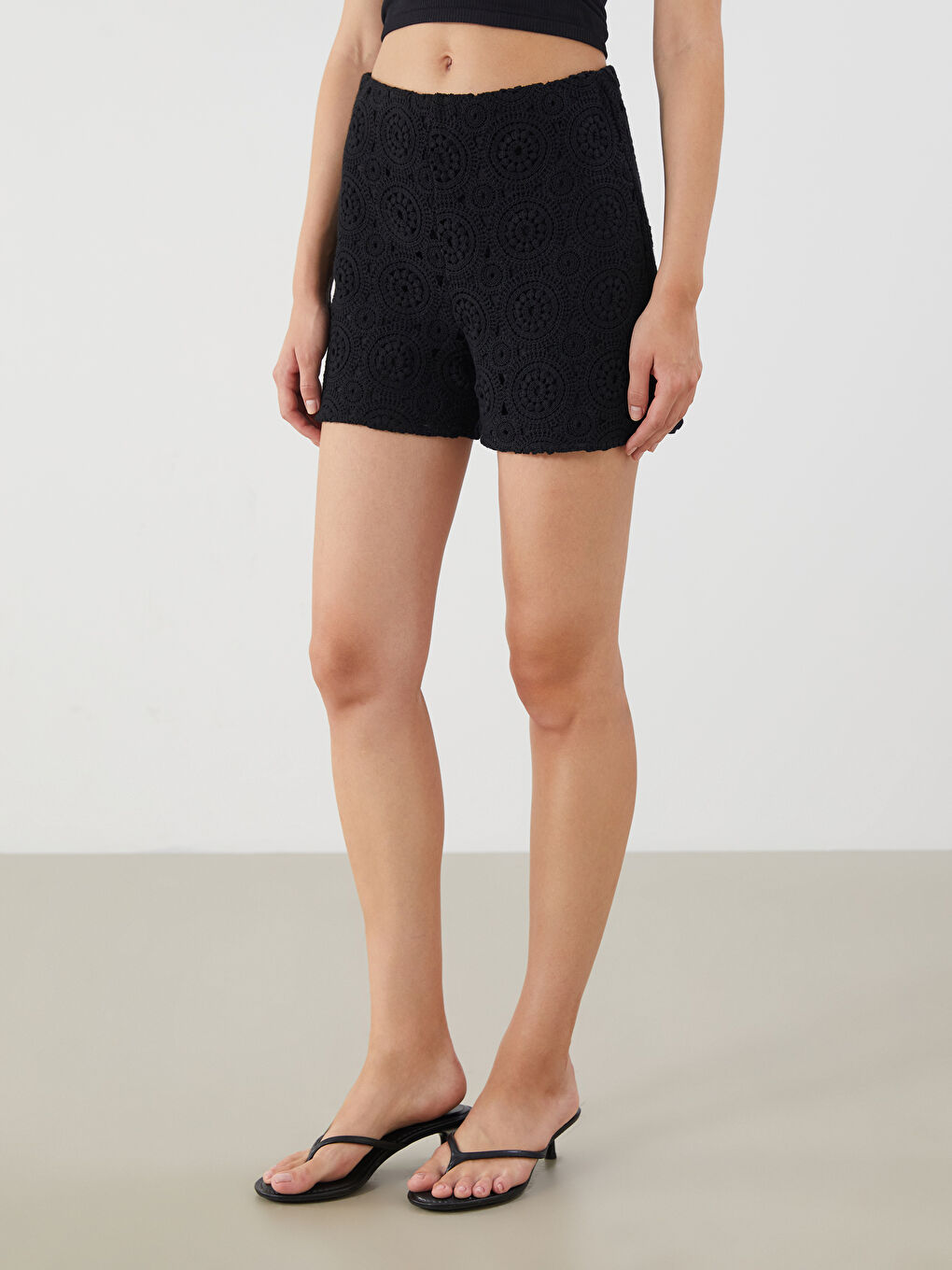 Siyah Beli Lastikli Dantelli Kadın Şort-1