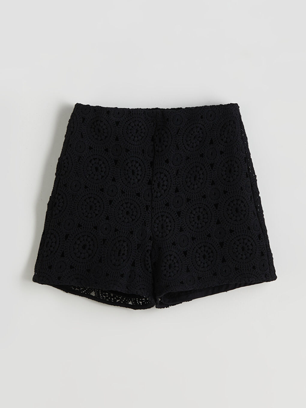 Siyah Beli Lastikli Dantelli Kadın Şort-4