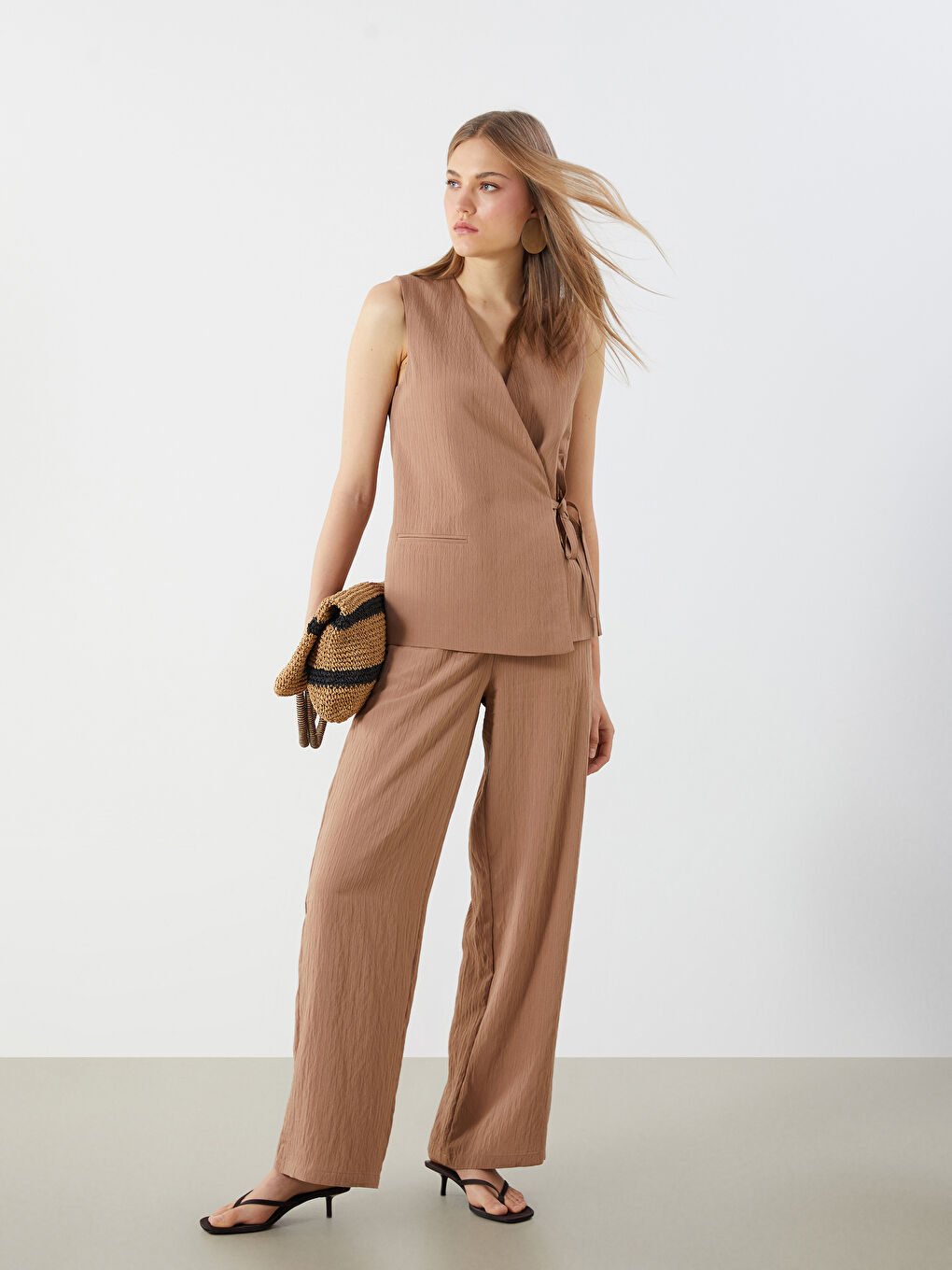 Kahverengi V Yaka Dokulu Kadın Klasik Yelek-1