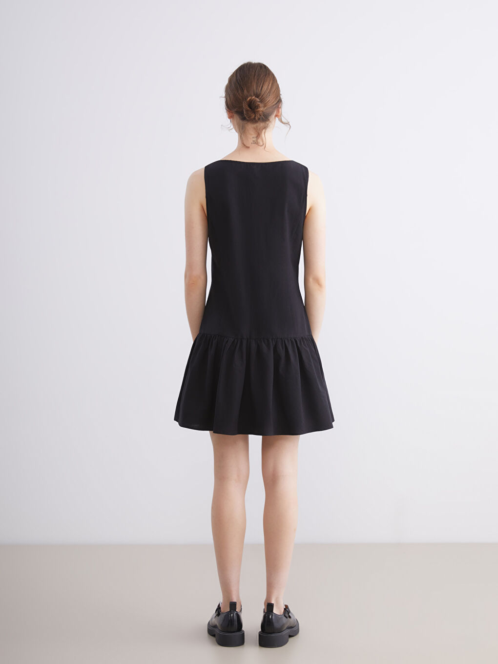 Crew Neck Linen Blend Pleated Dress-3