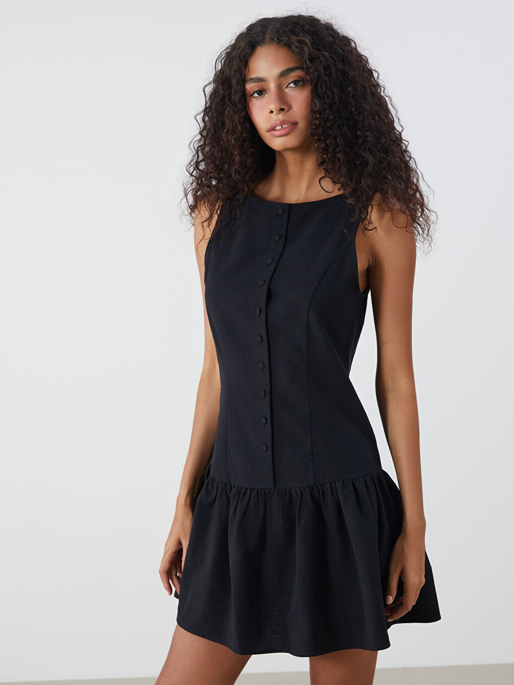 Siyah Bisiklet Yaka Keten Karışımlı Katkat Elbise-1