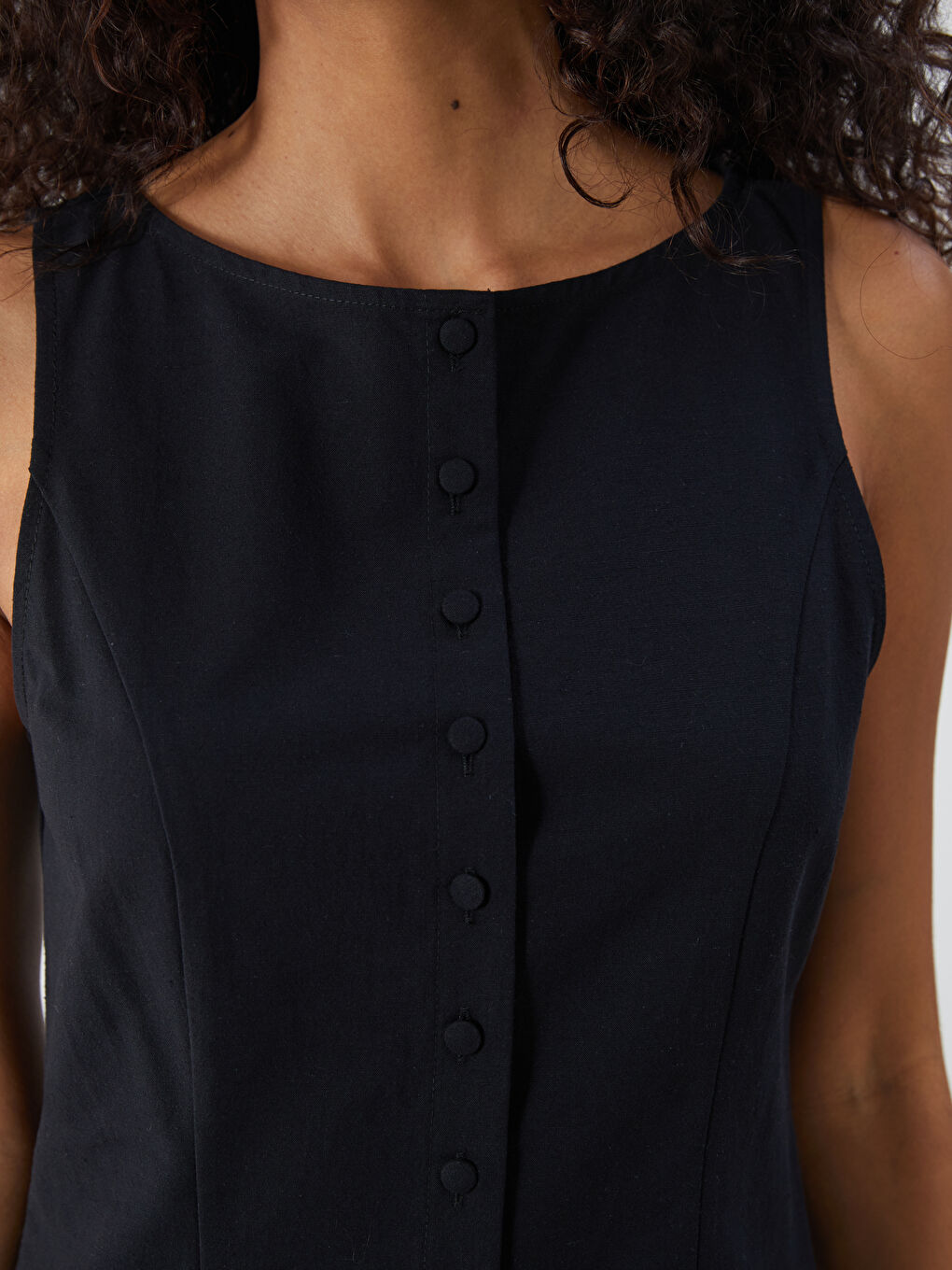 Siyah Bisiklet Yaka Keten Karışımlı Katkat Elbise-2