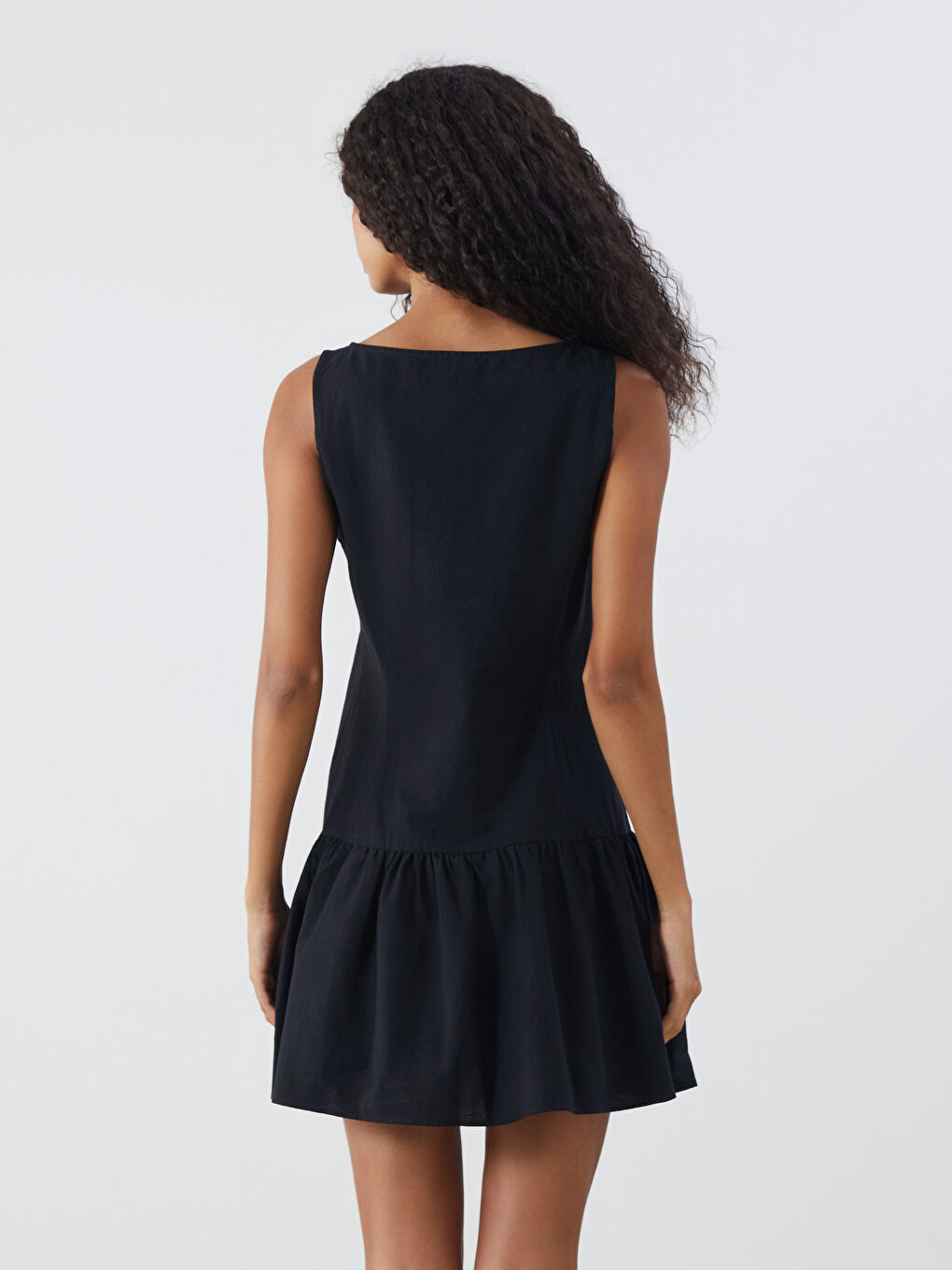 Siyah Bisiklet Yaka Keten Karışımlı Katkat Elbise-3