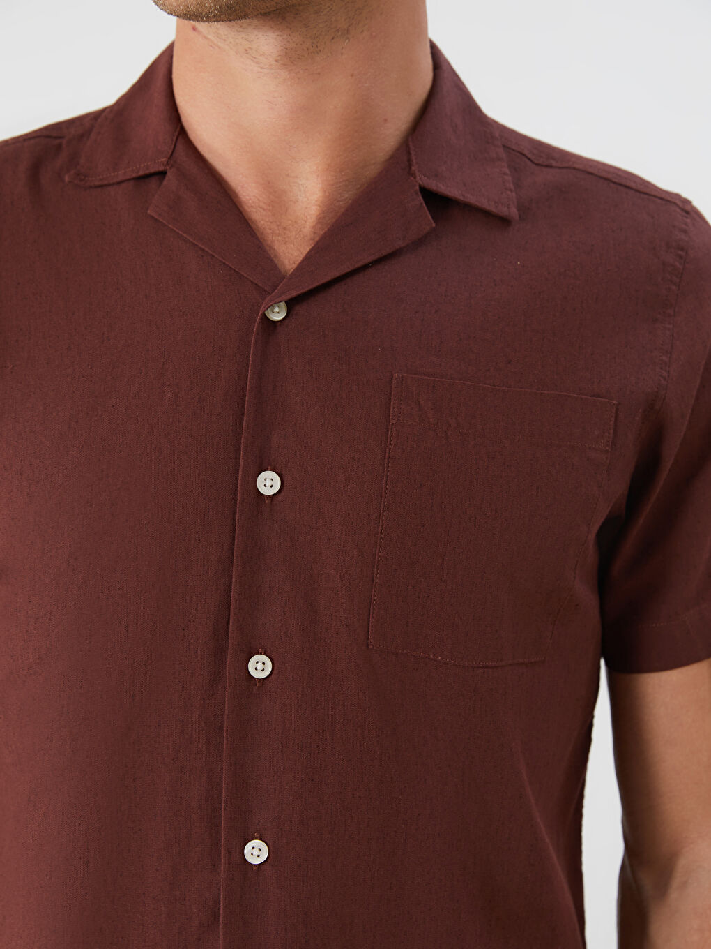 قميص للرجال بقصة عادية وياقة ريزورت وأكمام قصيرة من خليط كتان-2