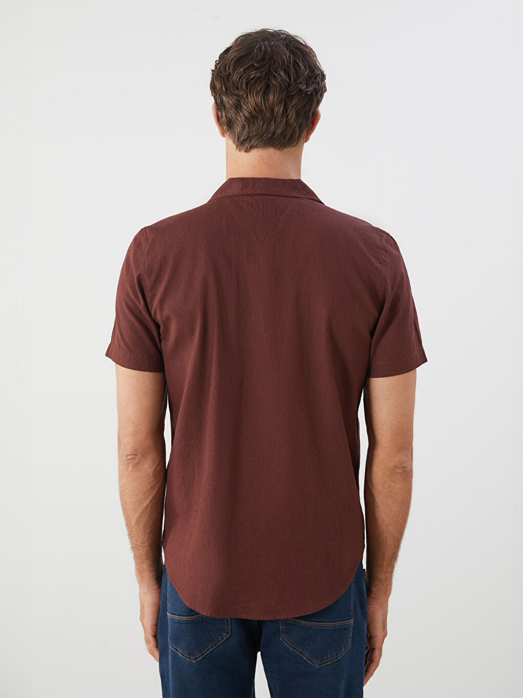 قميص للرجال بقصة عادية وياقة ريزورت وأكمام قصيرة من خليط كتان-3