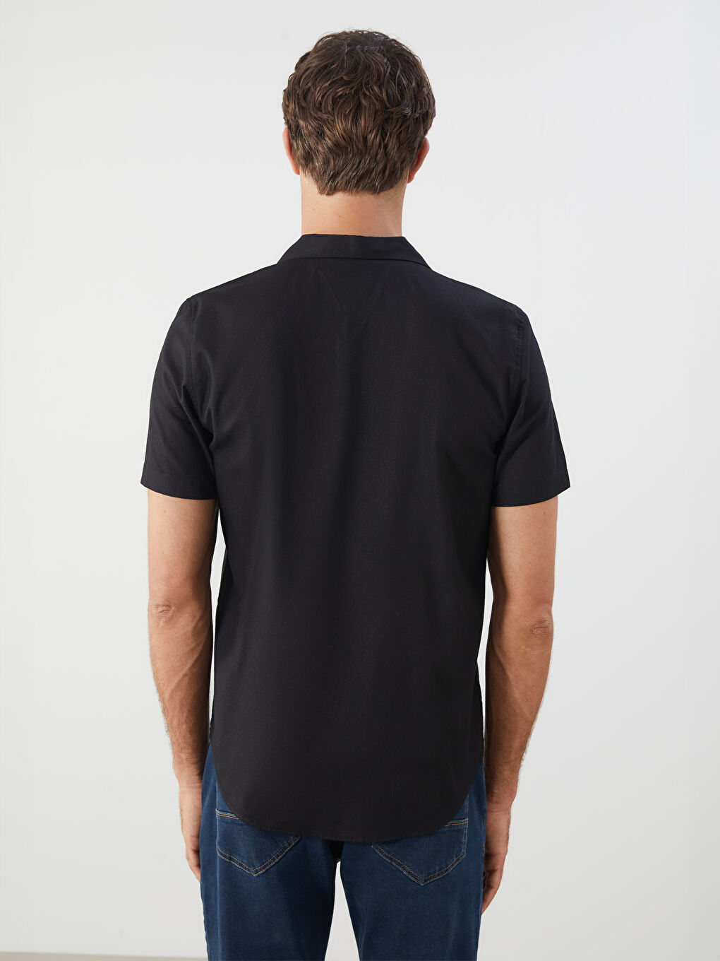 قميص للرجال بقصة عادية وياقة ريزورت وأكمام قصيرة من خليط كتان-3