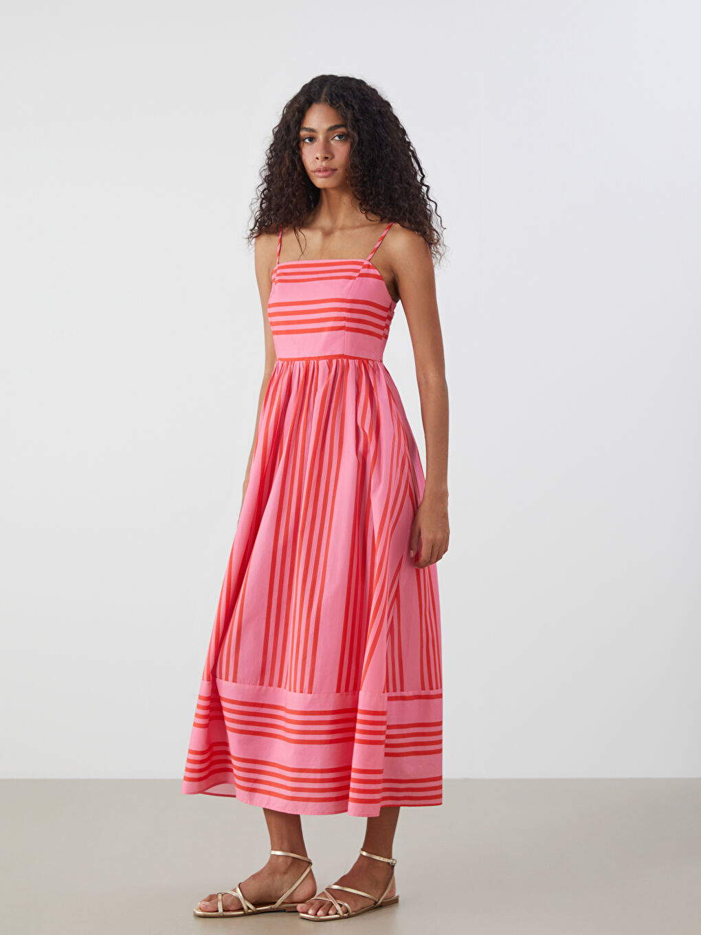 Pembe Kare Yaka Çizgili Askılı Belden Oturtmalı Elbise