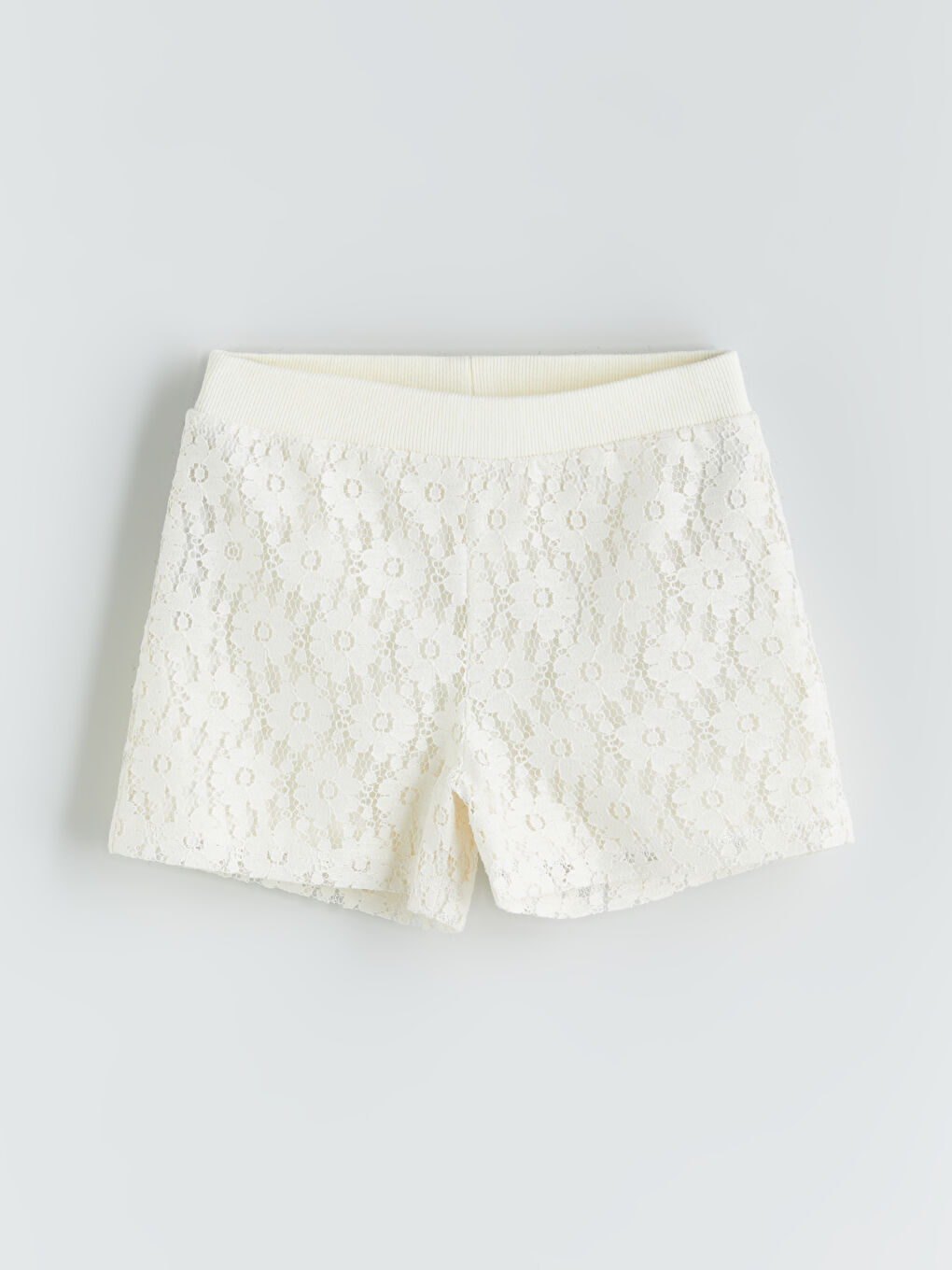 Ekru Beli Lastikli Dantel Detaylı Kız Çocuk Şort
