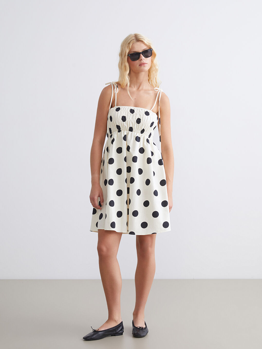 فستان بنقشة البولكا دوت بخصر محدد وخليط كتان-1