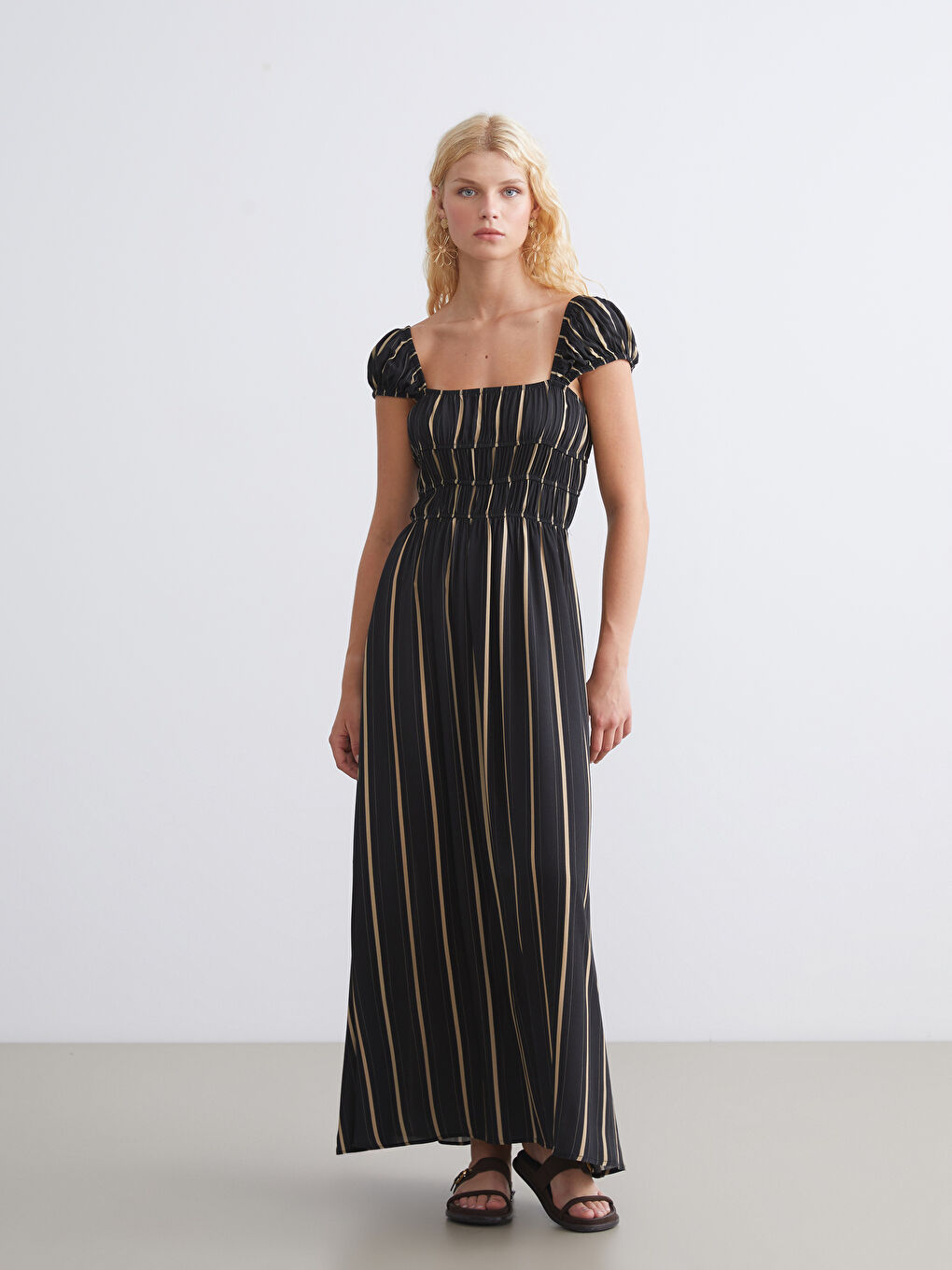 Siyah Kare Yaka Çizgili Elbise-1