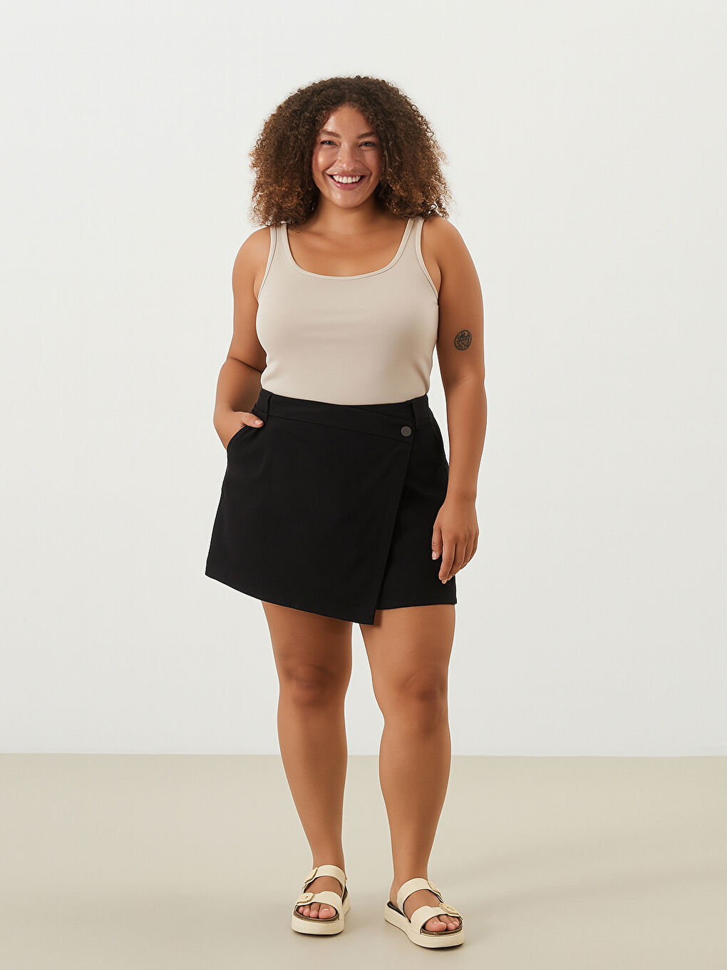 Siyah Standart Fit Kadın Jean Şort Etek