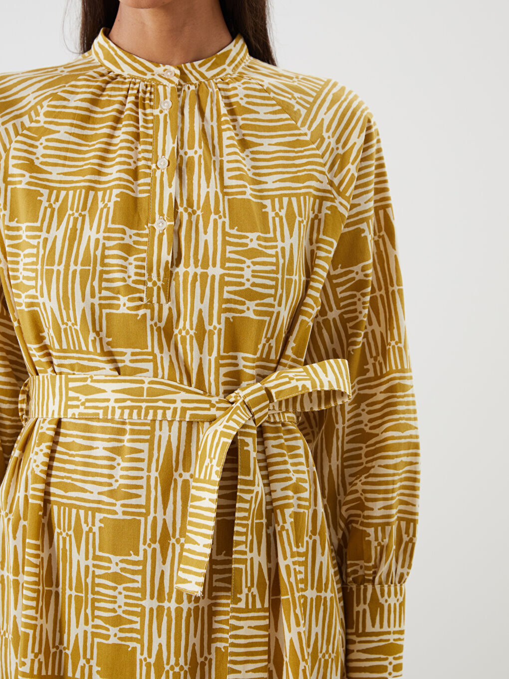 فستان منقوش بياقة مندرين-2