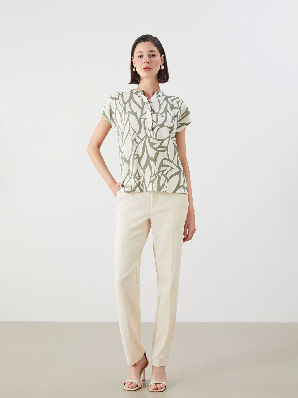 LCWAIKIKI Classic Notch Neck Patterned Blouse -S5RE32Z8-LRR