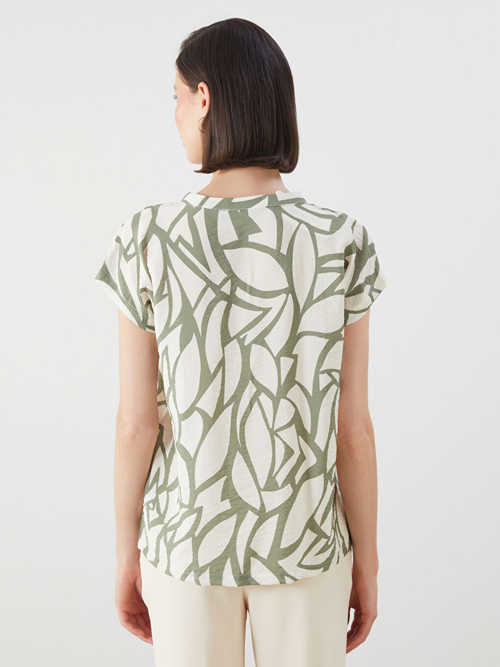 LCWAIKIKI Classic Notch Neck Patterned Blouse -S5RE32Z8-LRR