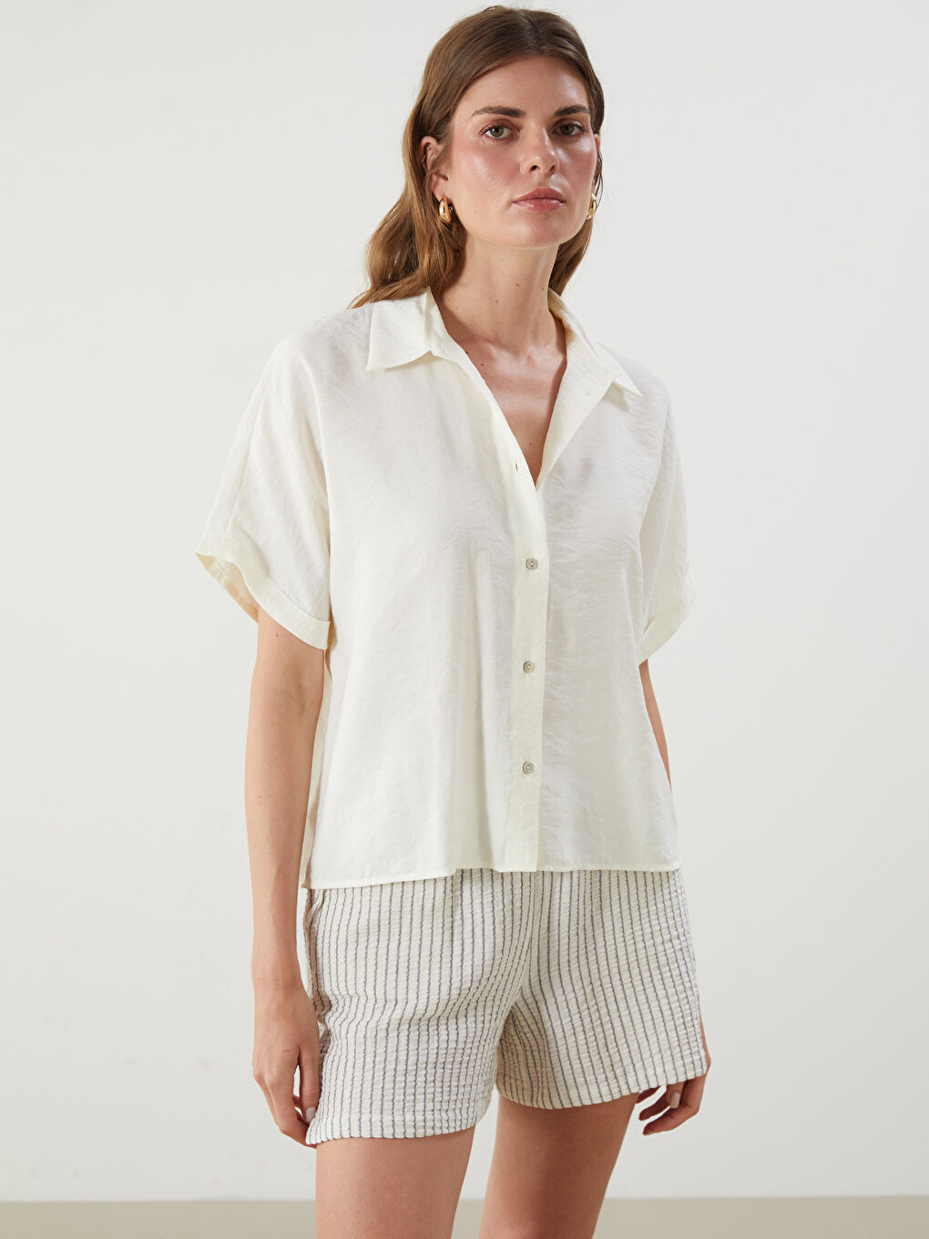 Ekru Oversize Modal Karışımlı Kadın Gömlek