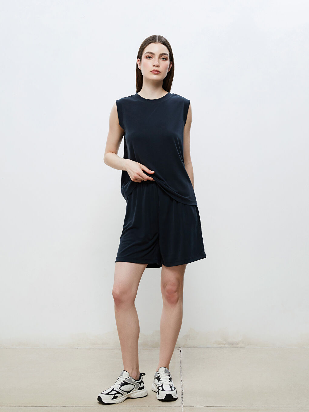 Siyah Beli Lastikli Modal Karışımlı Kadın Şort