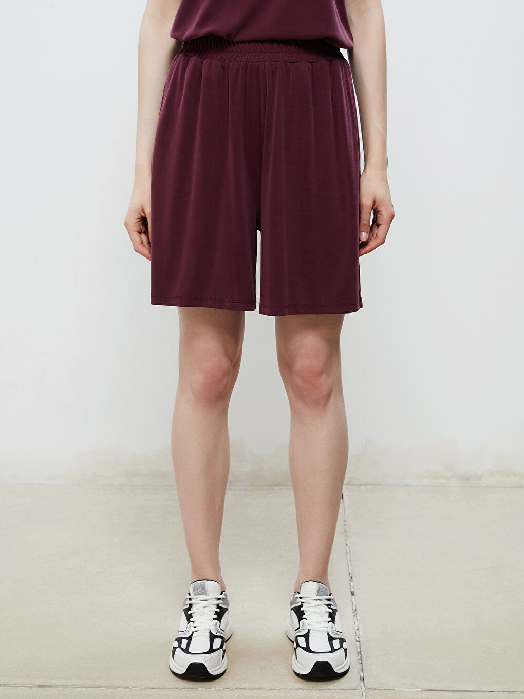 Bordo Beli Lastikli Modal Karışımlı Kadın Şort-1