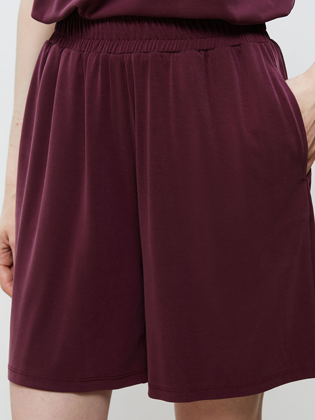 Bordo Beli Lastikli Modal Karışımlı Kadın Şort-2