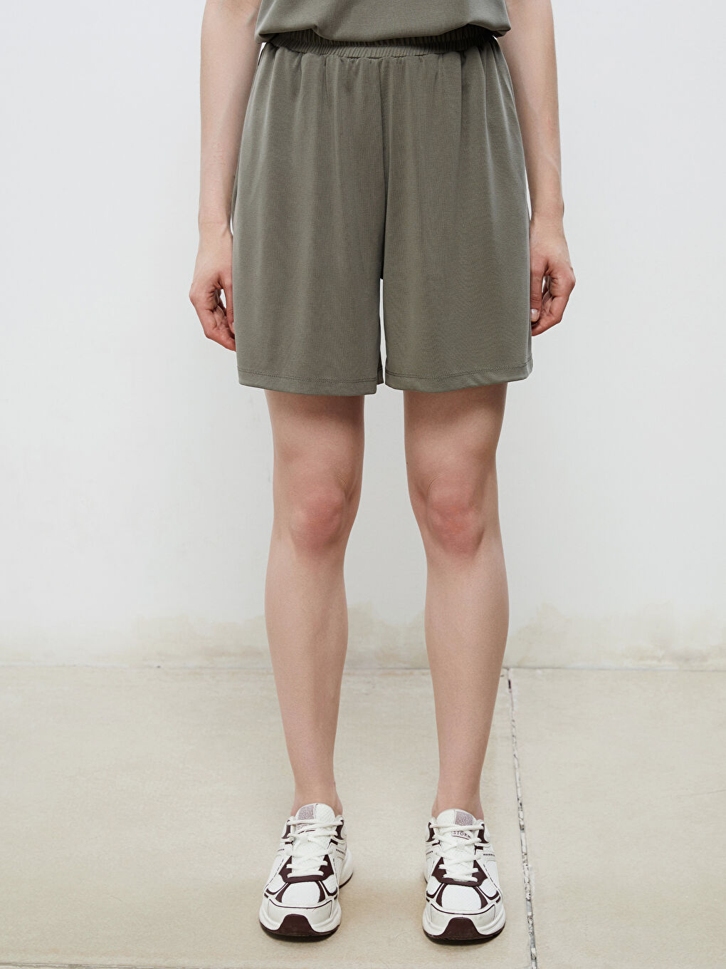 Haki Beli Lastikli Modal Karışımlı Kadın Şort-1