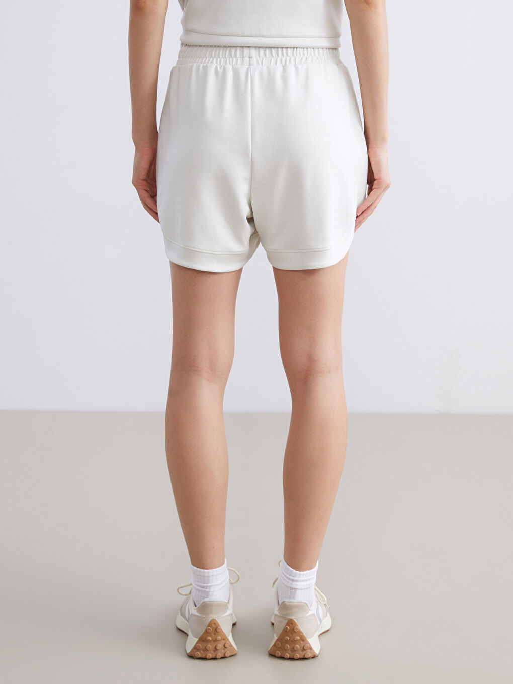 Bej Beli Lastikli Kadın Şort-3