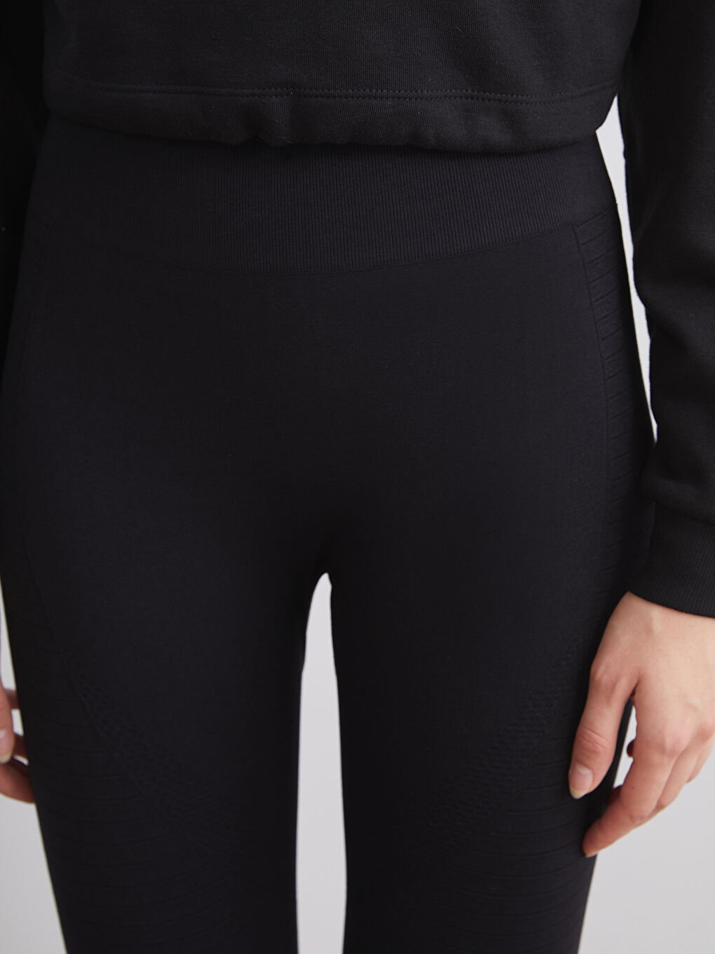 Siyah Beli Lastikli Dokulu Kadın Spor Tayt-2