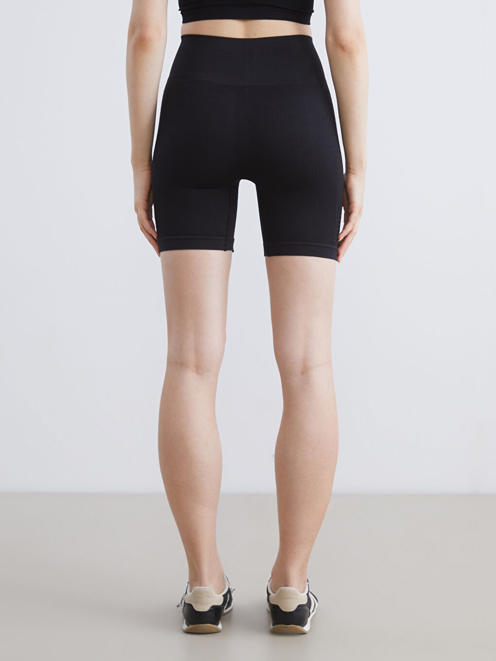 Siyah Kadın Toparlayıcı Spor Şort Tayt-3