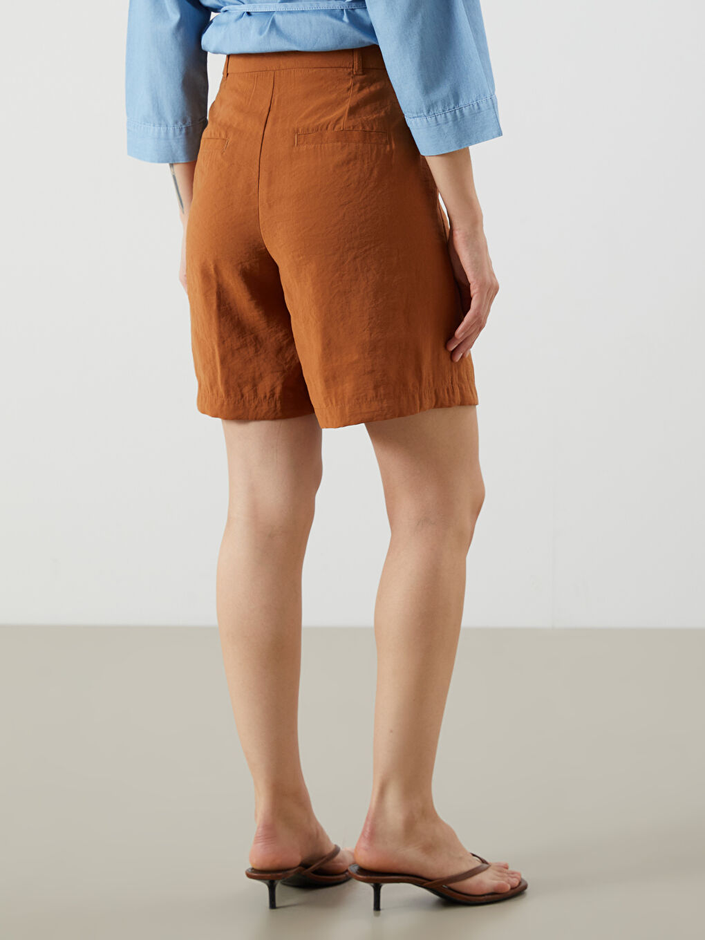 Kahverengi Loose Fit Modal Karışımlı Kadın Pileli Şort-3