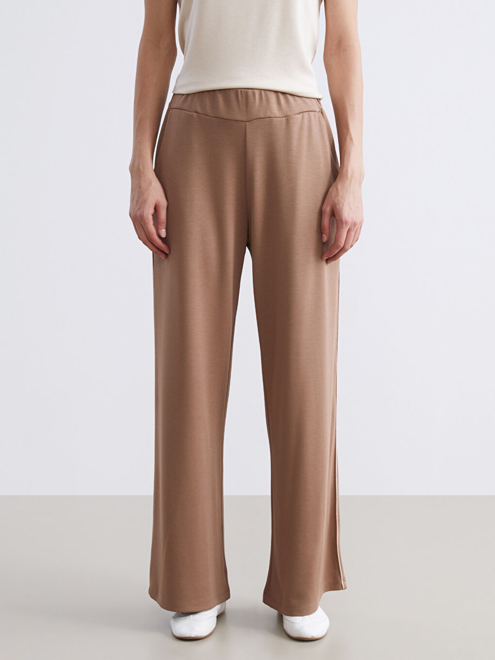 بنطلون رياضي واسع الأرجل بخصر مرن للسيدات-1