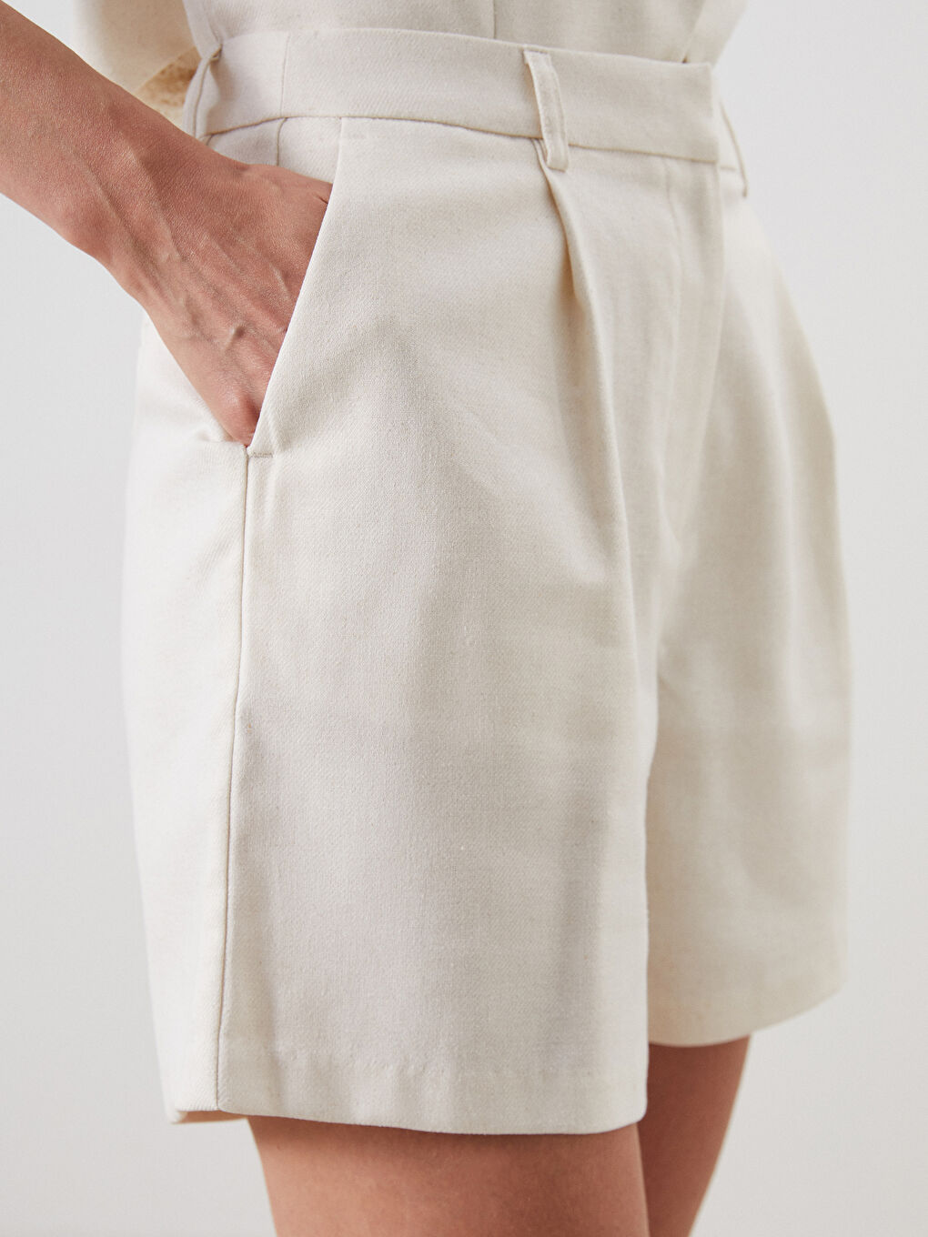 Bej Loose Fit Keten Karışımlı Kadın Şort-2