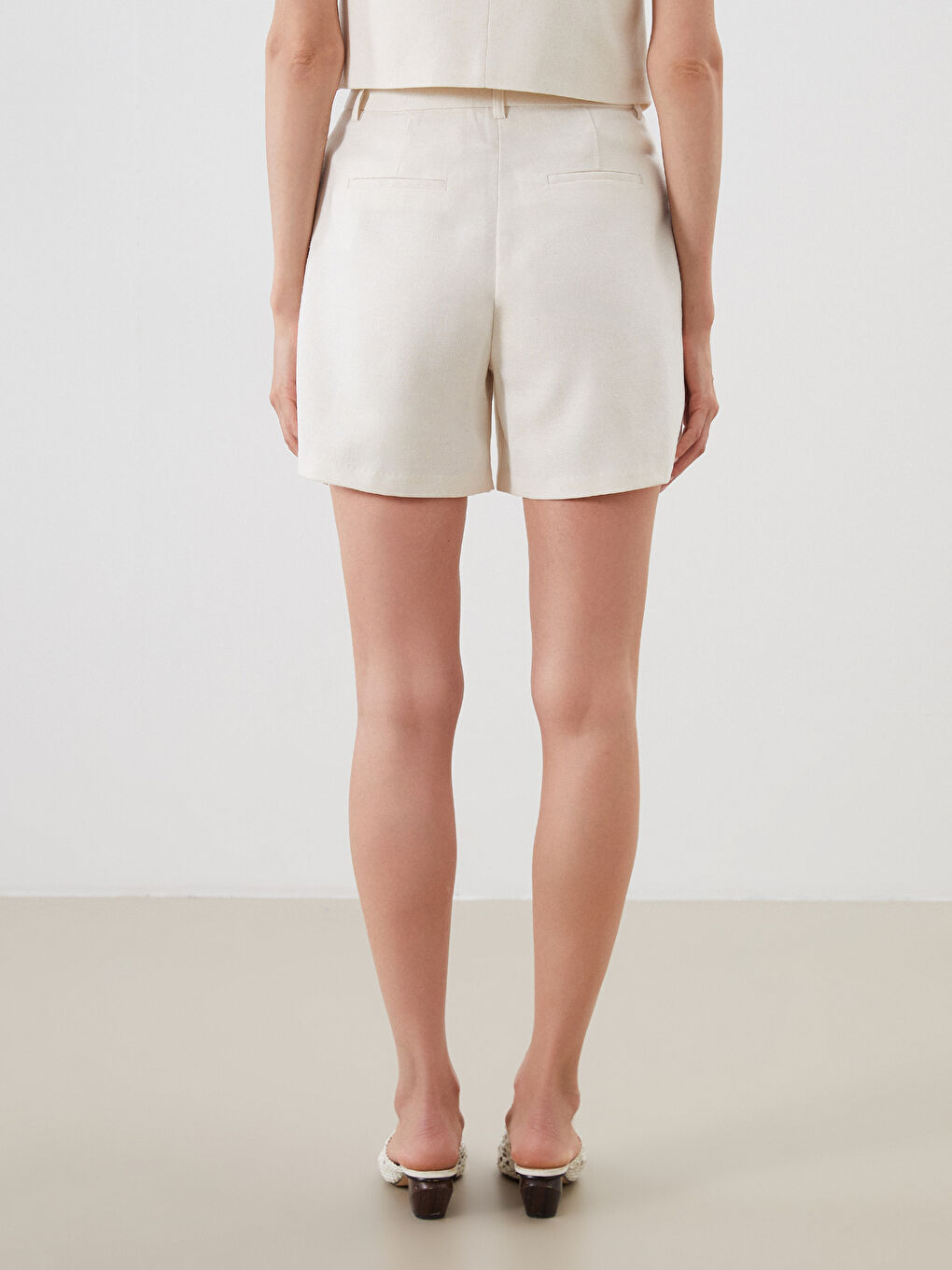 Bej Loose Fit Keten Karışımlı Kadın Şort-3