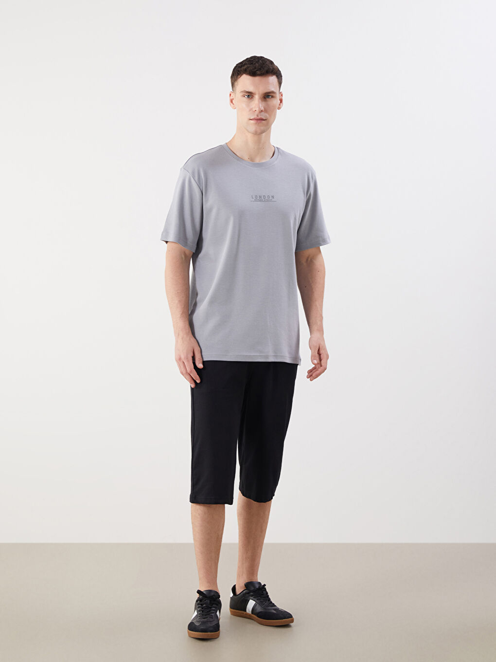 Gri Bisiklet Yaka Baskılı Erkek Tişört-1