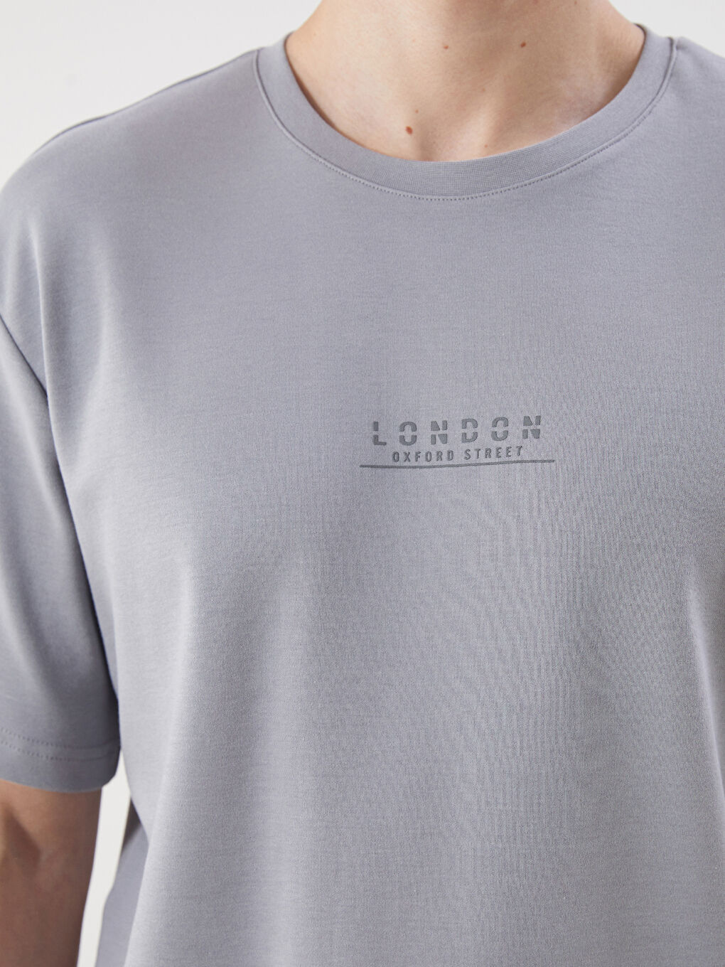 Gri Bisiklet Yaka Baskılı Erkek Tişört-2