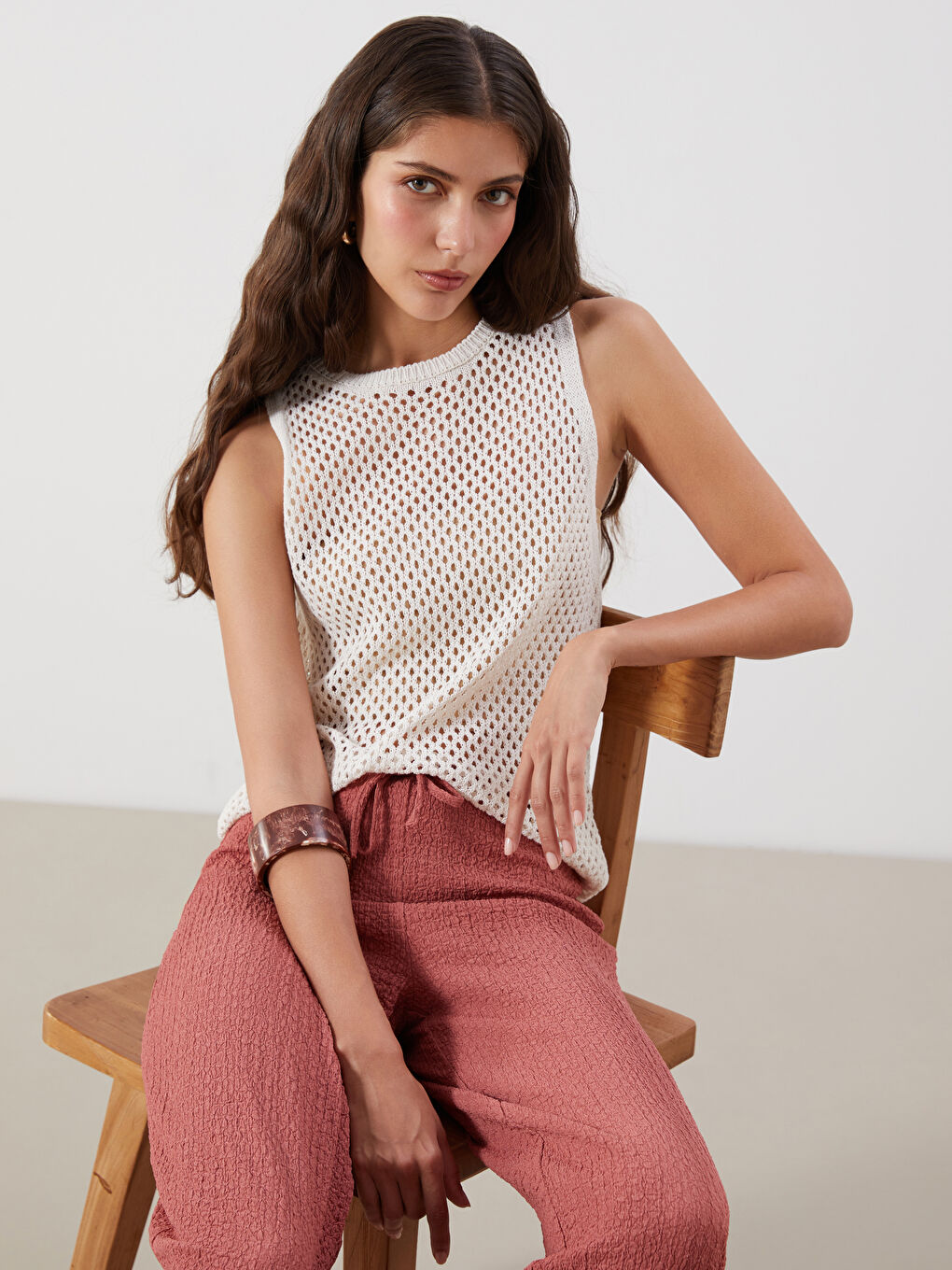 Ekru Bisiklet Yaka Ajurlu Kadın Triko Atlet