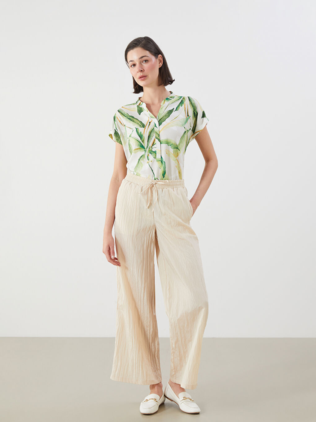 LCWAIKIKI Classic Elasticated Waist Textured Wide Leg Women's Trousers -S5RG04Z8-RQH