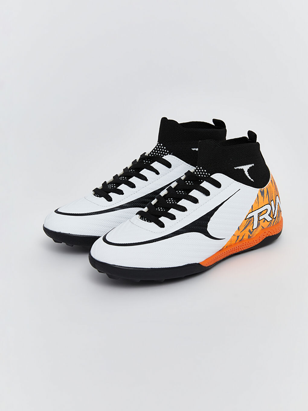 Beyaz Erkek Çocuk Halı Saha Ayakkabısı