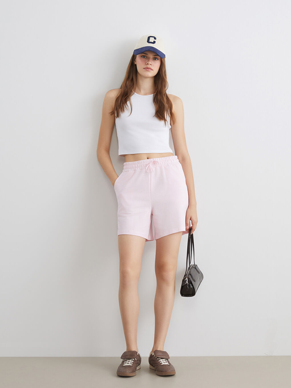 Шорты с эластичным поясом для женщин