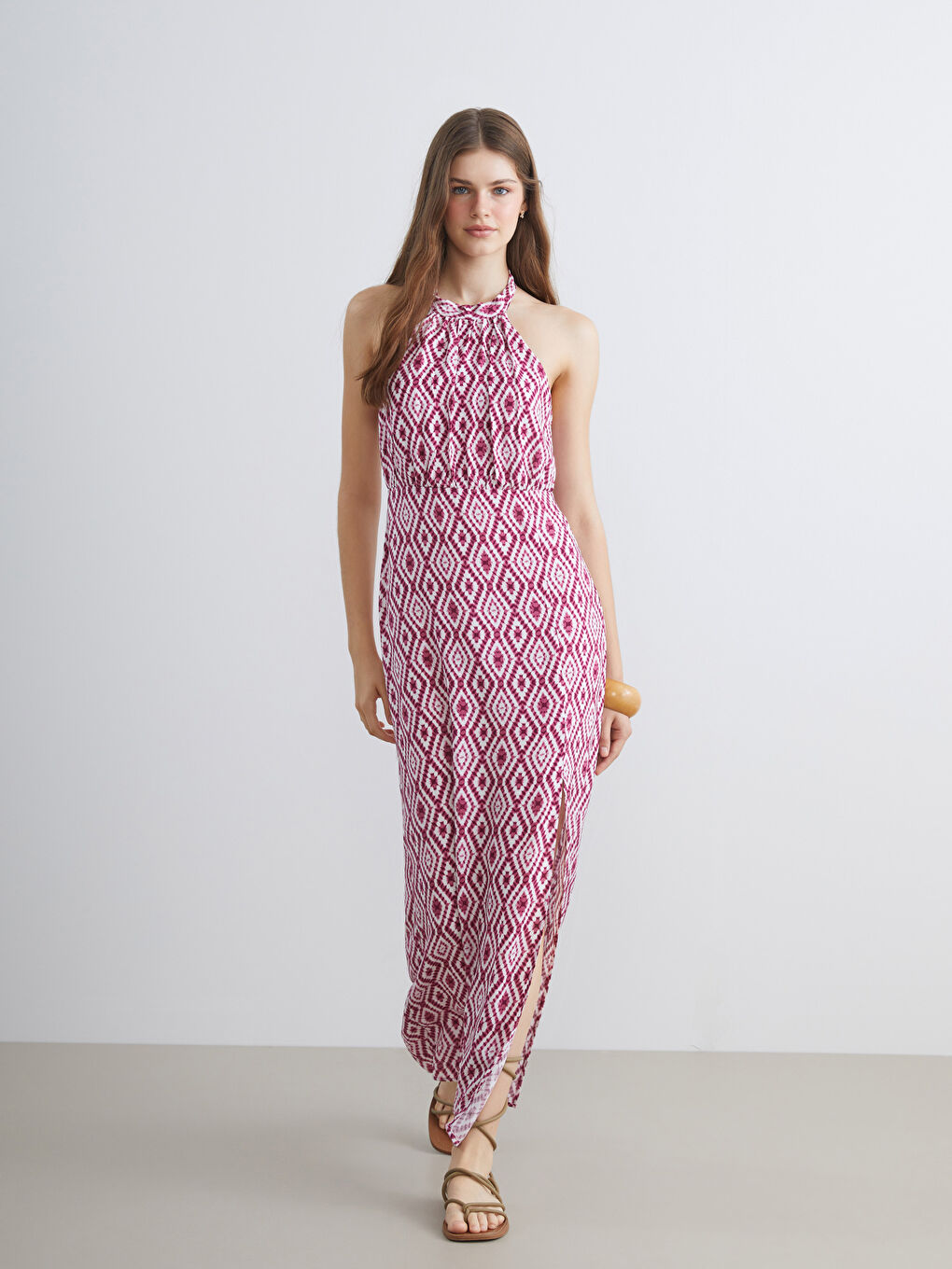 ჰალტერყელიანი პრინტიანი კაბა