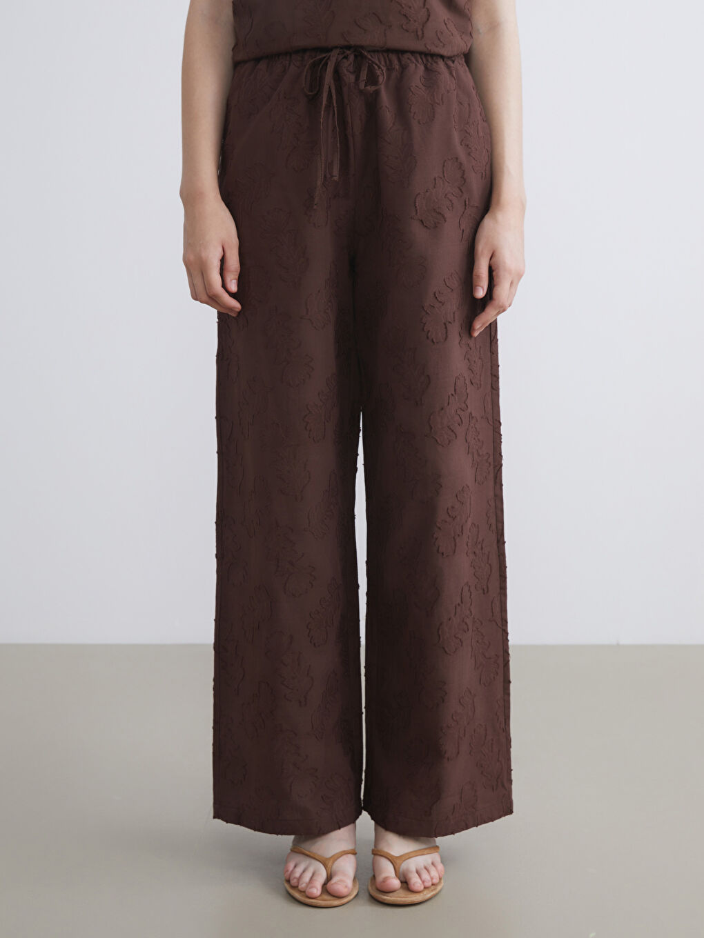 Kahverengi Beli Lastikli Kendinden Desenli Kadın Pantolon-6