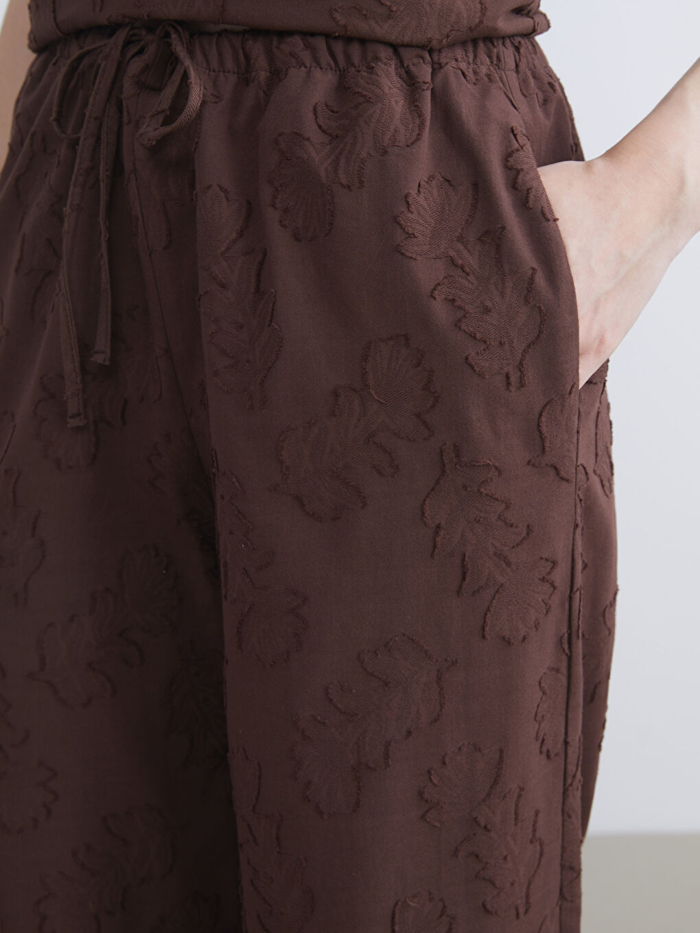 Kahverengi Beli Lastikli Kendinden Desenli Kadın Pantolon-9