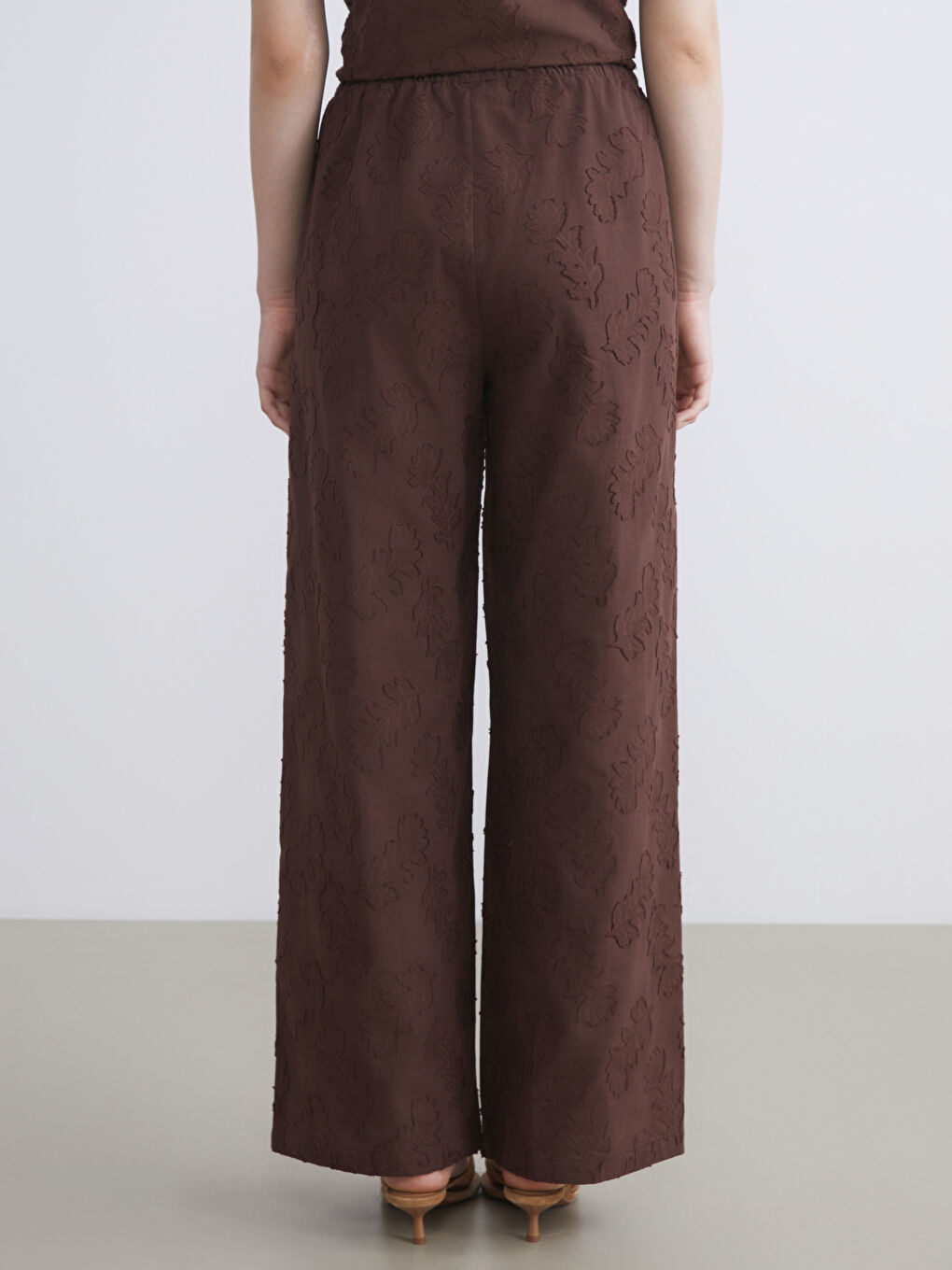 Kahverengi Beli Lastikli Kendinden Desenli Kadın Pantolon-12