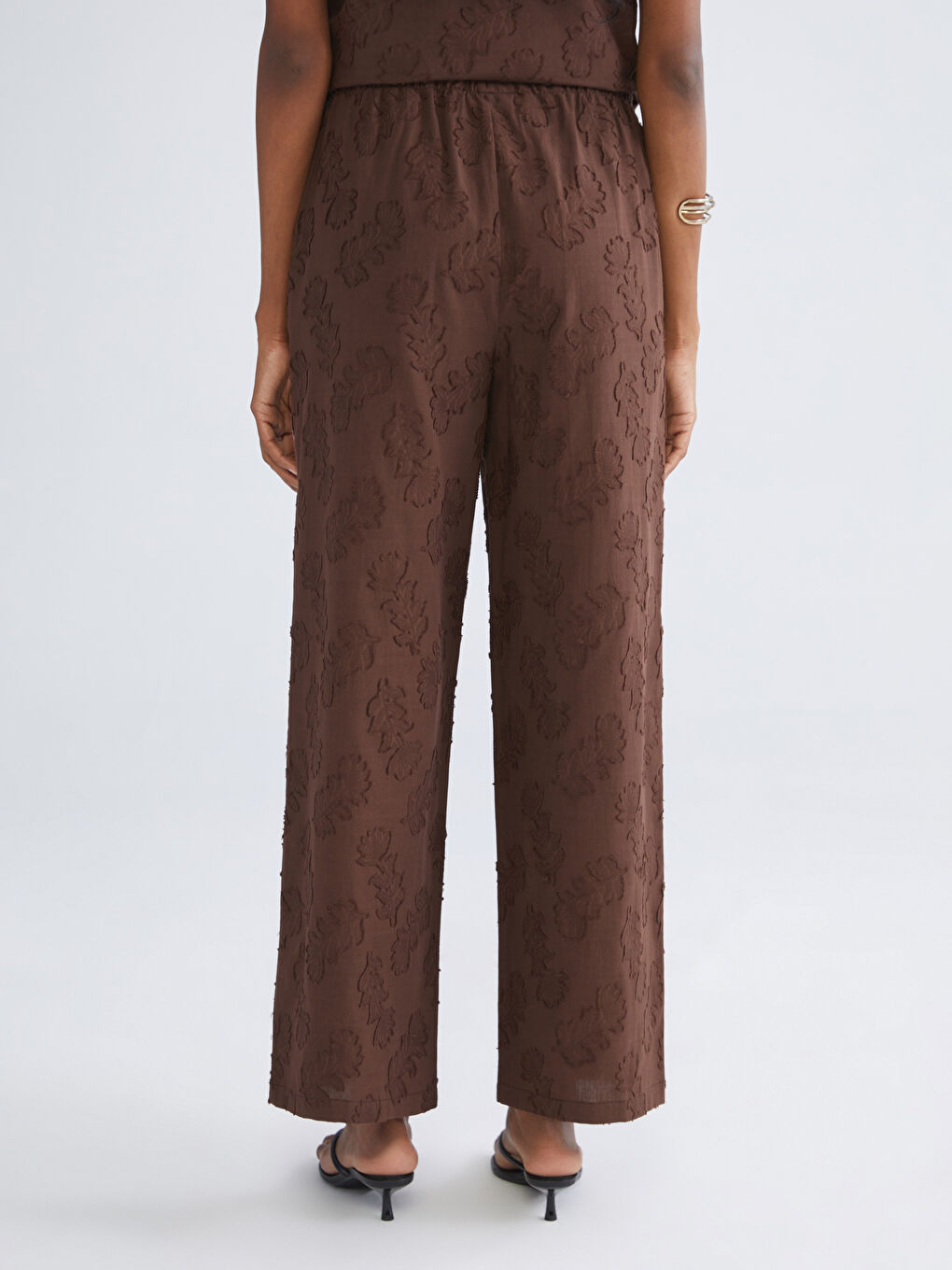 Kahverengi Beli Lastikli Kendinden Desenli Kadın Pantolon-11