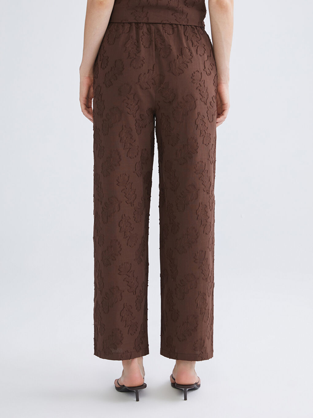 Kahverengi Beli Lastikli Kendinden Desenli Kadın Pantolon-10